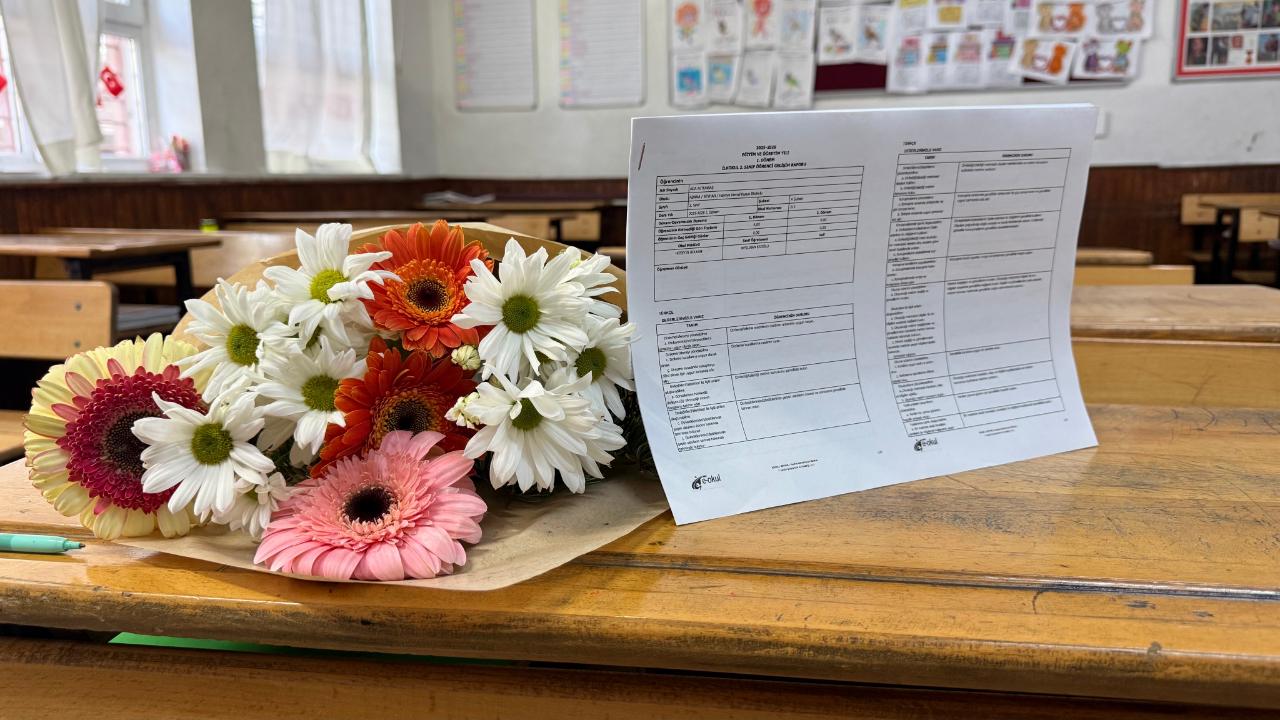 Karne Günü'nde Hüzün:Öldürülen Kardeşler Çiçeklerle Anıldı