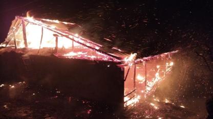 Korkutan Yangın:Ev ve Ahır Küle Döndü