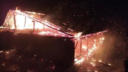 Korkutan Yangın:Ev ve Ahır Küle Döndü