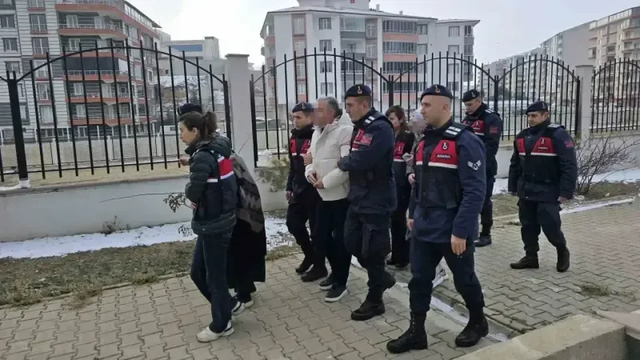 Ölen Kardeşinin Kimliğiyle 21 Yıl Devleti Dolandırdı