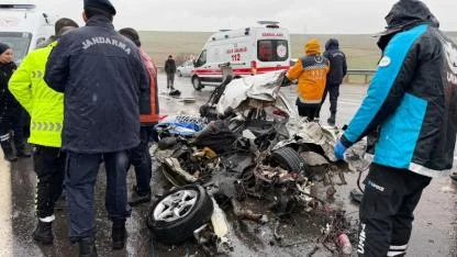 Otobüs Otomobili Kağıt Gibi Ezdi:3 Ölü