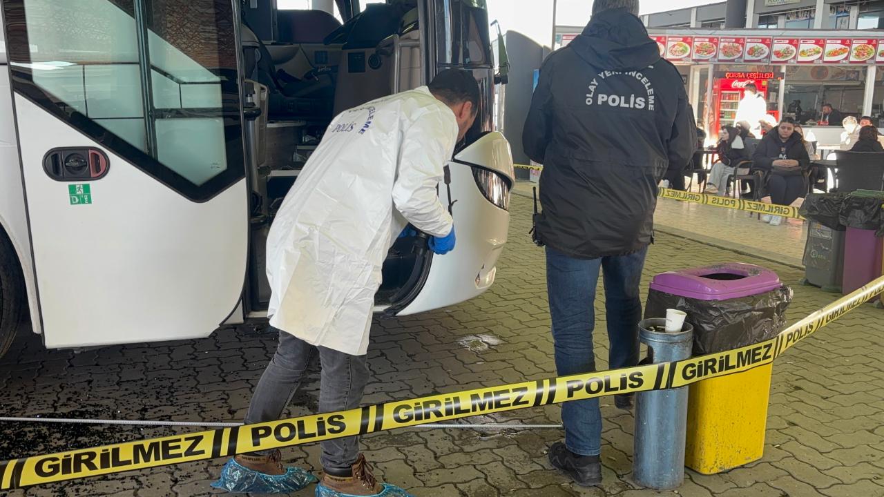 Otogarda Can Pazarı:Yedek Şoför Öldü, Muavin Yaralandı