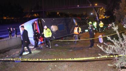 Otoyolda Feci Kaza:Yolcu Otobüsü Devrildi