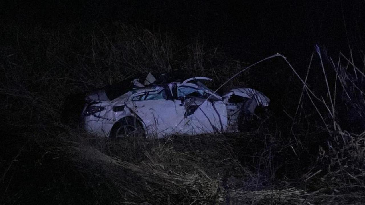 Refüje Çarpıp Dere Yatağına Düştü:1 Ölü