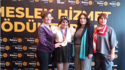 Şampiyon Yüzücü Dila'ya Anlamlı Destek