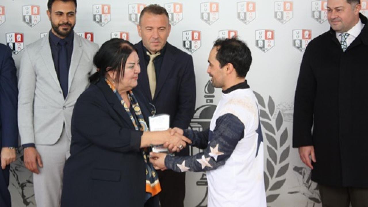 Seyhan Belediye Başkanlığı Koşusu’nda Şampiyon Hood River Oldu