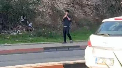 Kaldırımda Pes Dedirten Görüntü:Herkesin Gözü Önünde Kullandı