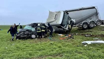 Tırın Biçtiği Otomobil Sürücü Öldü