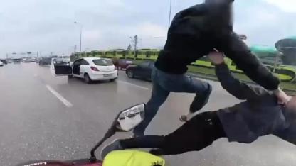 Trafikte Uçan Tekmeli Kavga