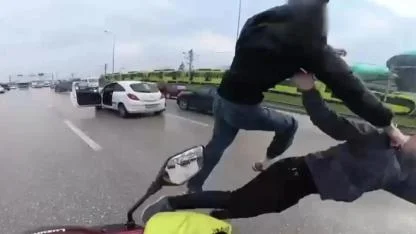 Trafikte Uçan Tekmeli Kavga