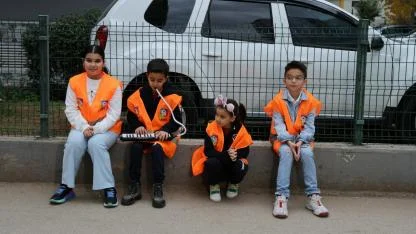 Yaşları Küçük, Yürekleri Büyük