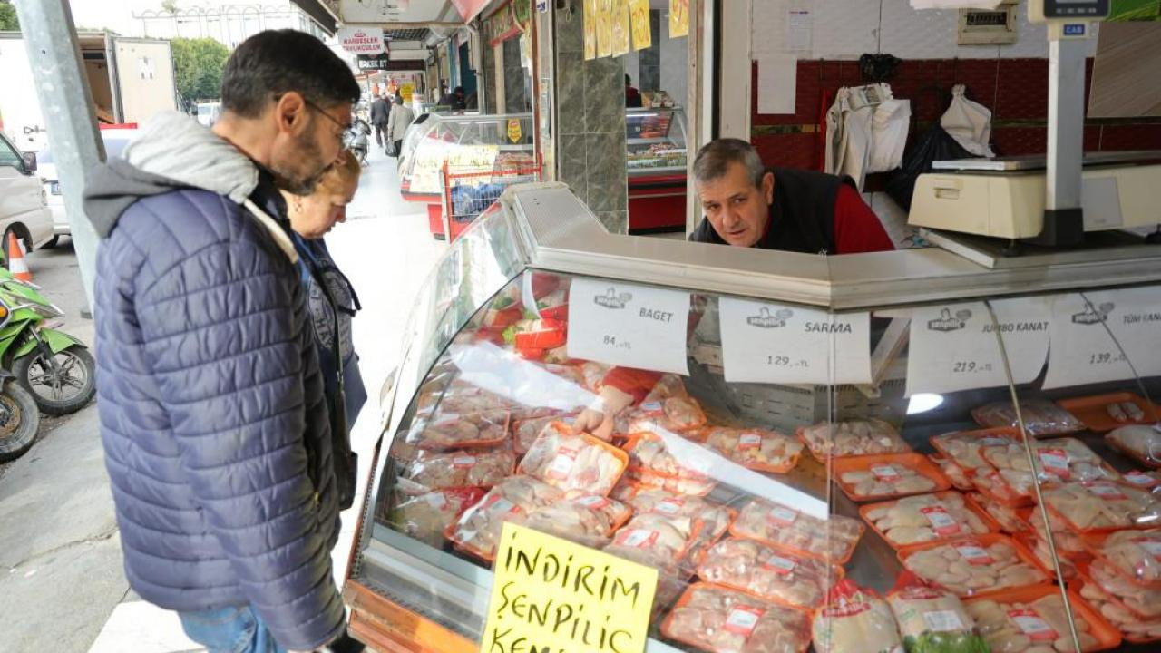 Zehirlenmeler Tavuk Fiyatlarını Baskıladı