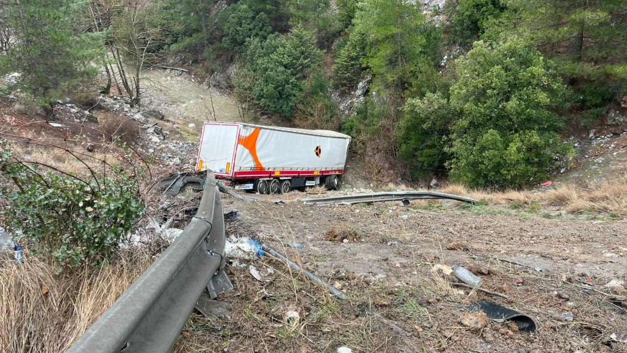 50 Metrelik Şarampole Yuvarlandı