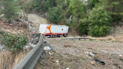 50 Metrelik Şarampole Yuvarlandı