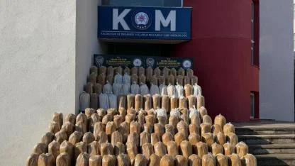 Adana'da 2 Ton 500 Kilogram Kaçak Tütün Ele Geçirildi