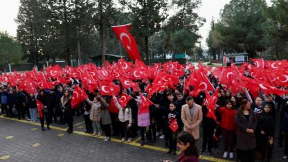 Adana'da İlk Ders 'Bayrak Sevgisi' Temasıyla İşlendi