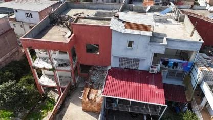 Ağır Hasarlı Bina Korku Saçıyor