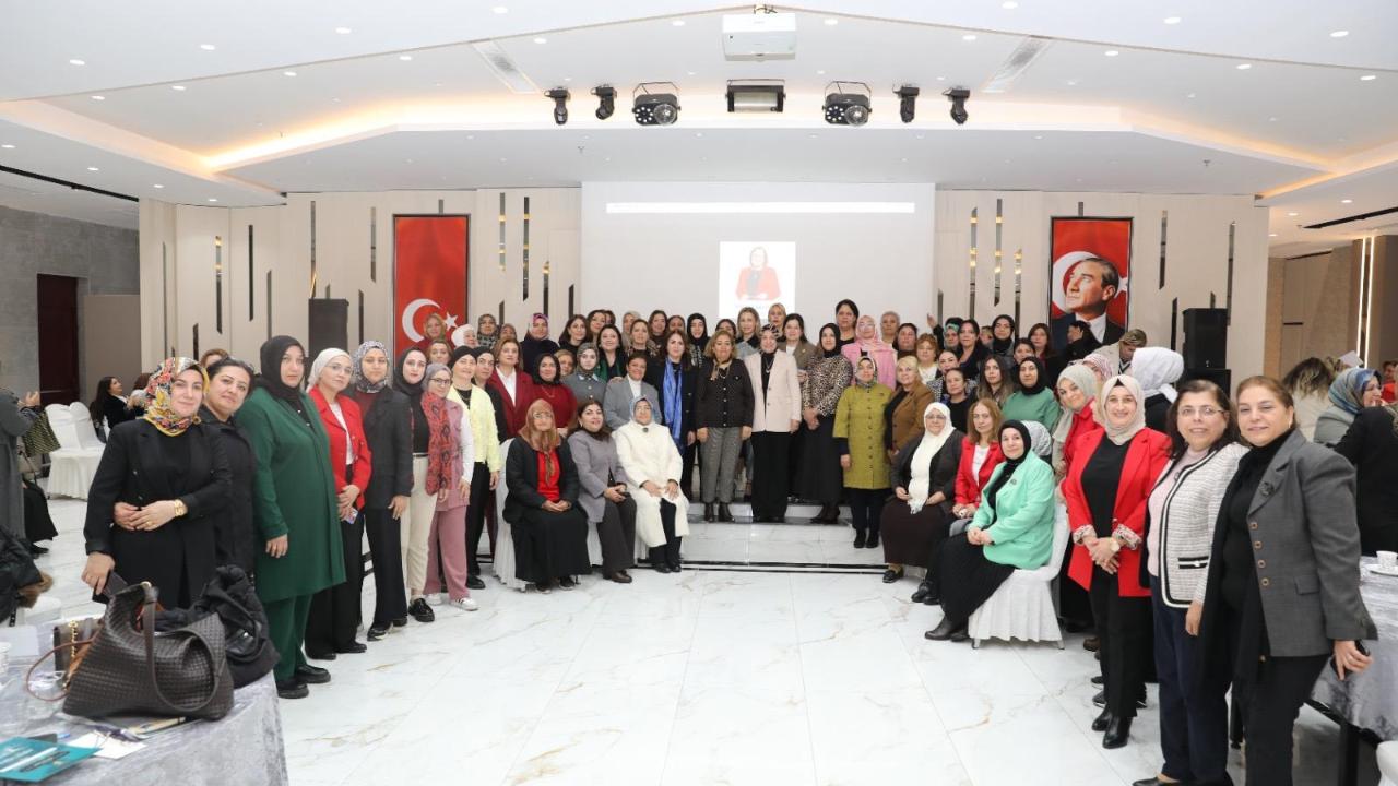 AK Parti Adana Kadın Kolları "Türkiye Yüzyılı"na Kökleriyle Hazırlanıyor