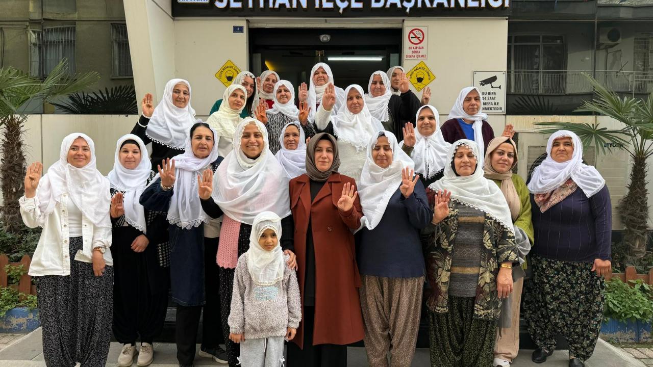 AK Parti Seyhan ilçe Kadın Kolları’ndan Başkan Zeynep Güneş Akgüne Destek Mesajı