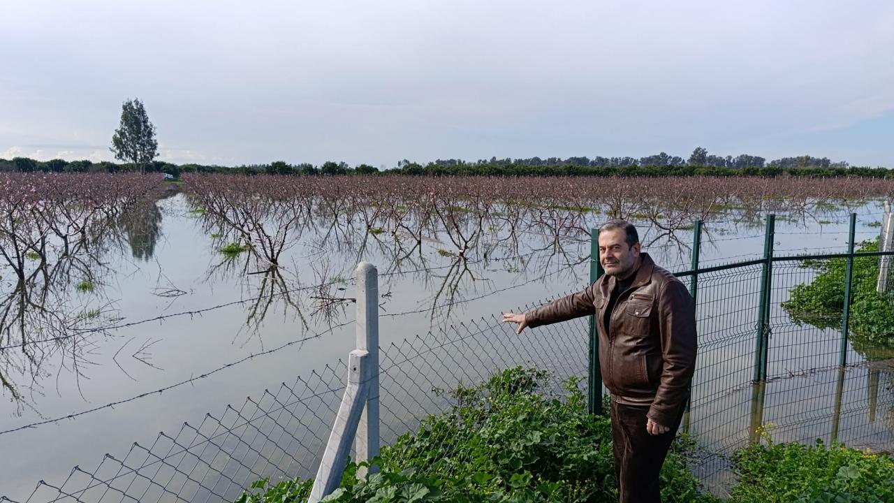 Aşırı Yağışlar Tarım Arazilerini Sular Altında Bıraktı