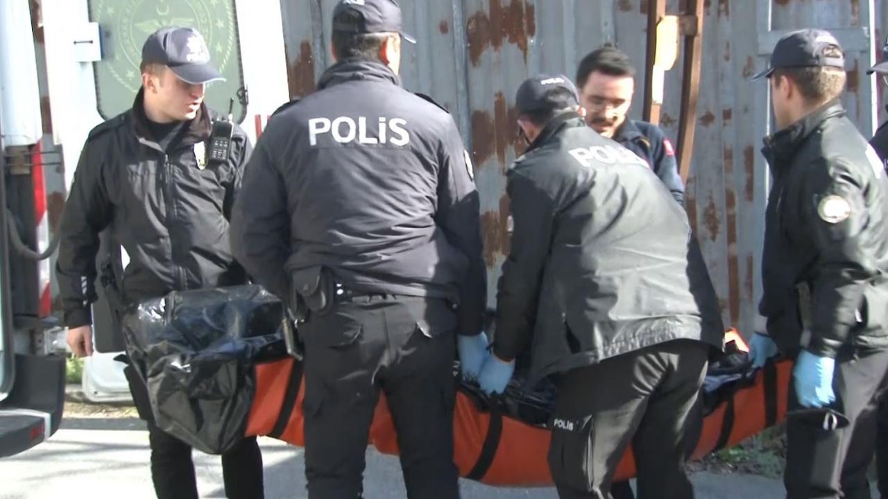 Boş Arazide Erkek Cesedi Bulundu