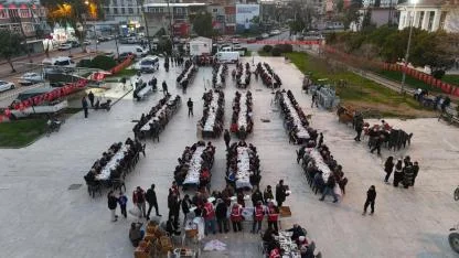 Ceyhan Belediyesi Cumhuriyet Meydanı’nda Binlerce Vatandaşı İftarda Buluşturdu