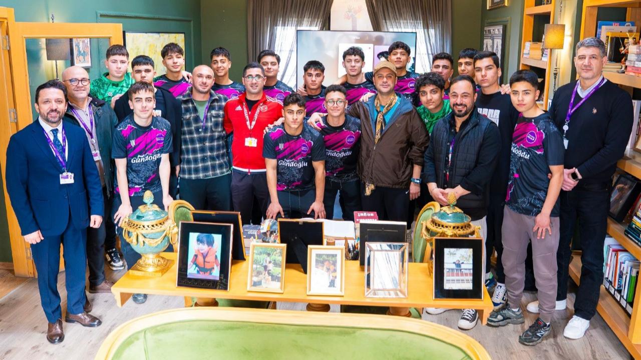 Dr. Gökhan Gündoğdu Şampiyonları Kabul Etti