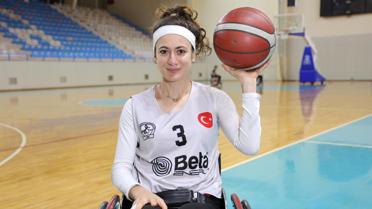 Engelli Genç Kız Basketbolla Hayata Tutundu