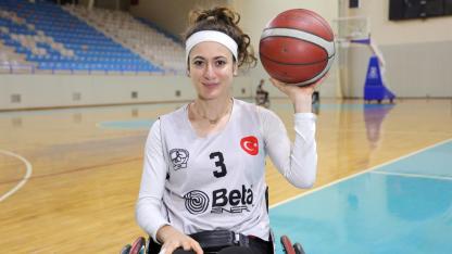 Engelli Genç Kız Basketbolla Hayata Tutundu