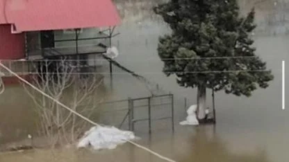 Etekli Köyü'nü Su Bastı, Yollar Kapandı