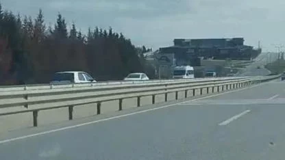 Karayolda Facia:Kilometrelerce İlerledi