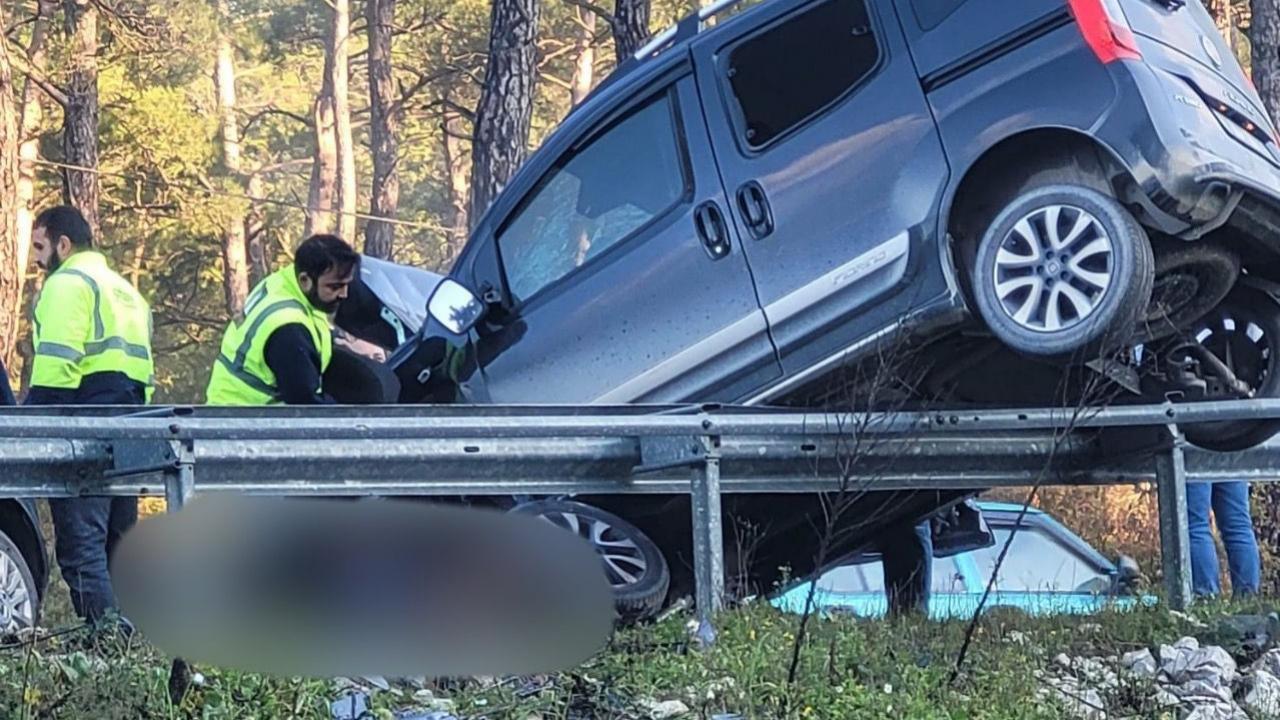 Kavşakta Feci Kaza:4 Yaralı