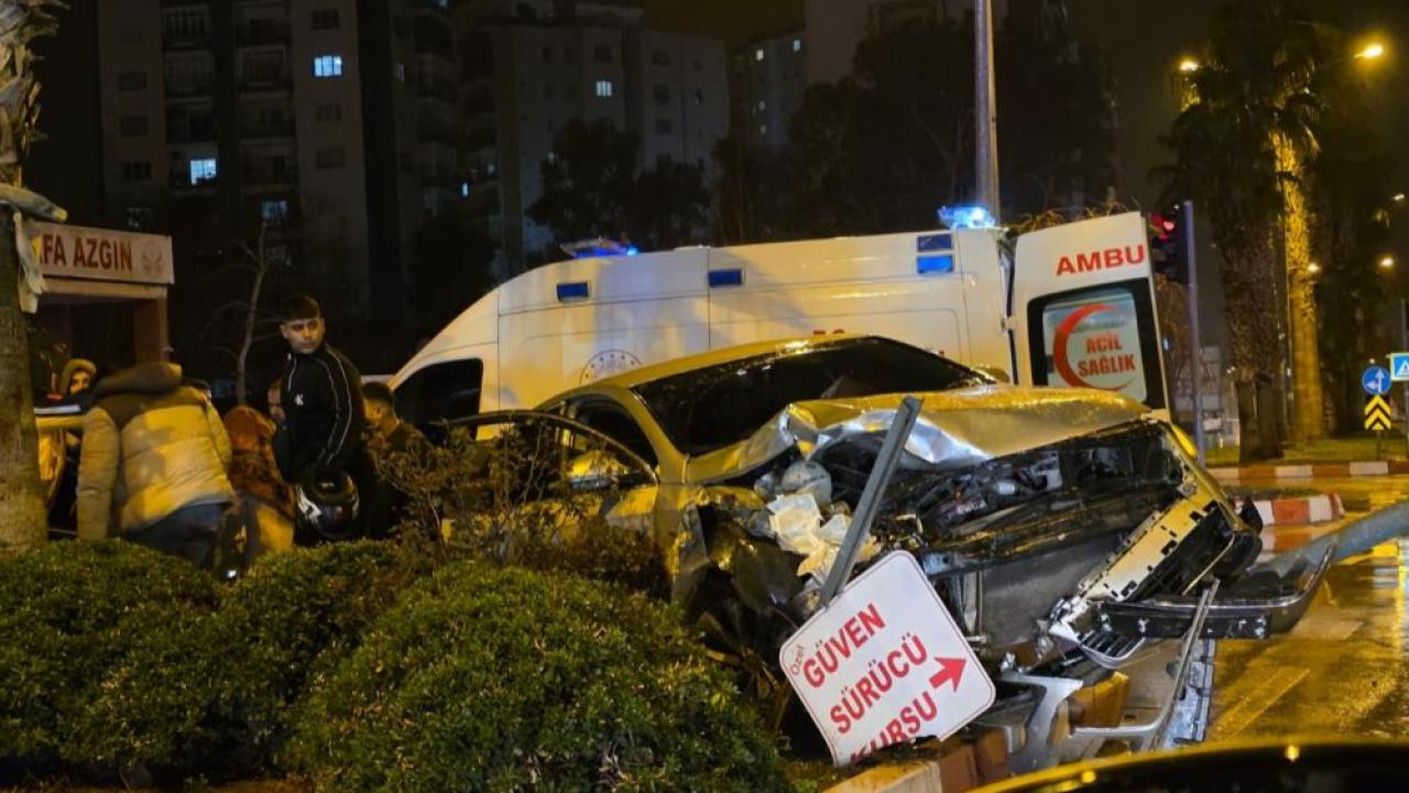 Kavşakta Feci Kaza:4 Yaralı