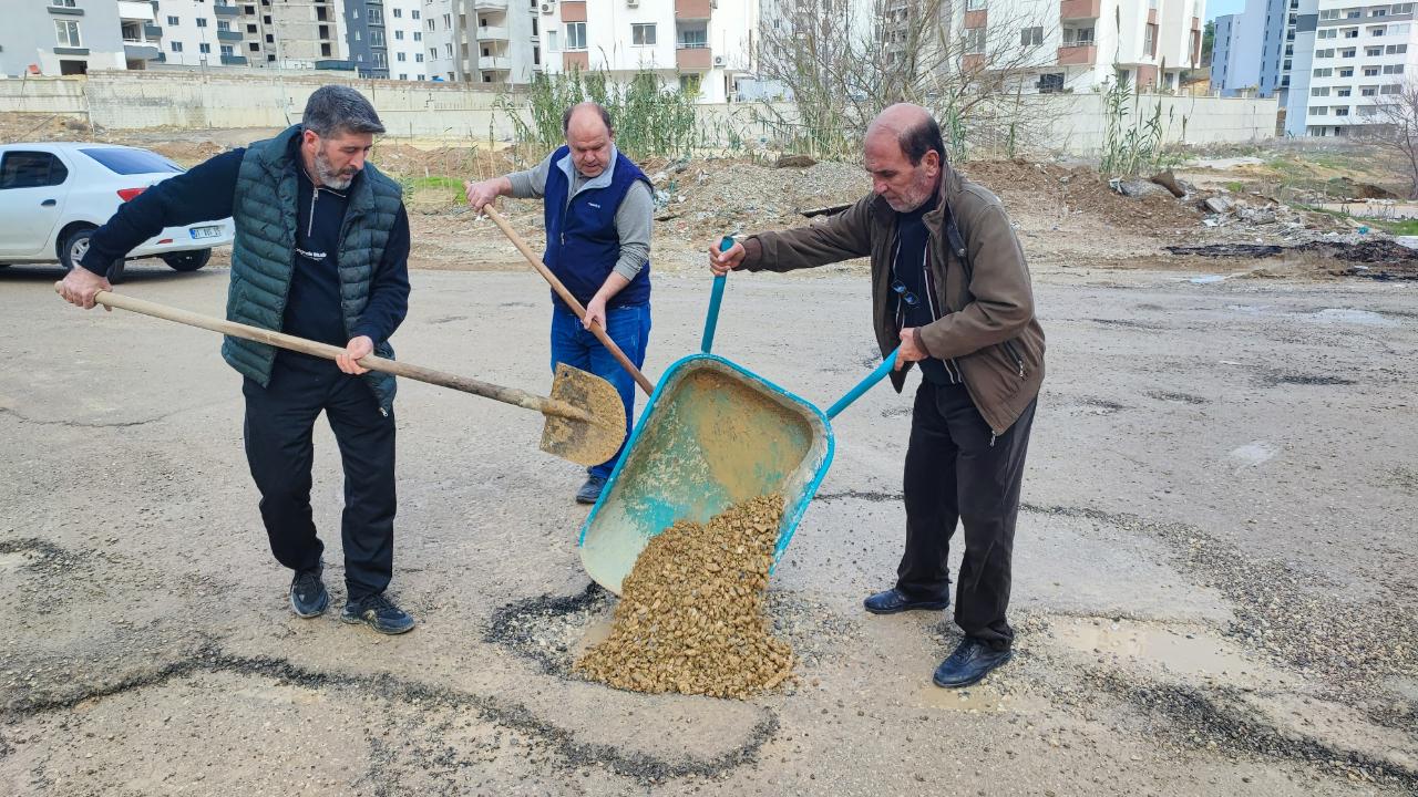 Köstebek Çukurlarını Vatandaş Kapattı!