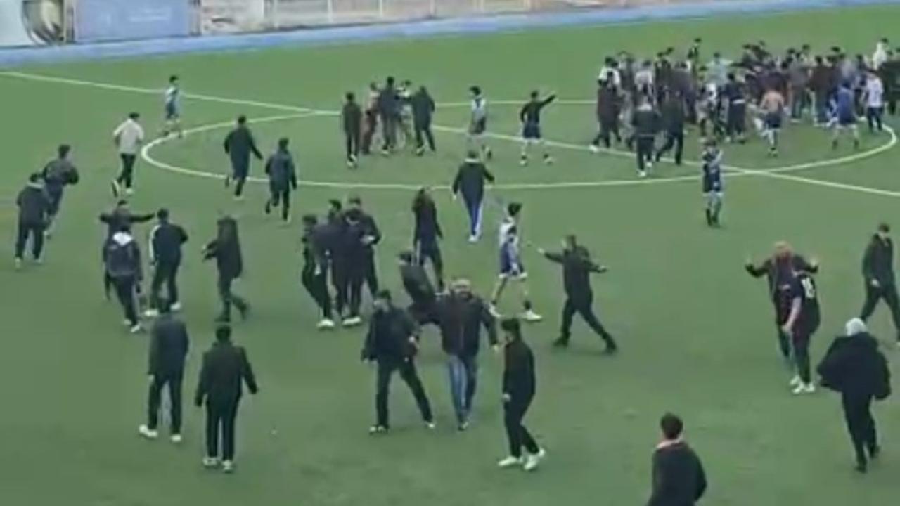 Maç Ortasında Kavga!