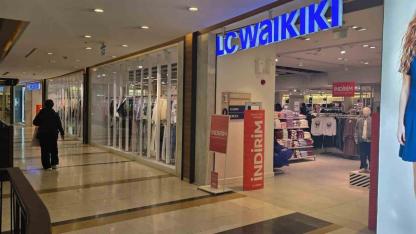 Mağazada Şok Hırsızlık:10 Bin Liralık Kıyafet Çaldılar