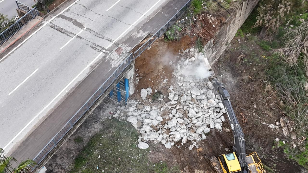 O Köprüde Yıkım Başladı