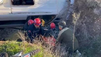 Öğrenci Servisi Şarampole Devrildi:9 Yaralı