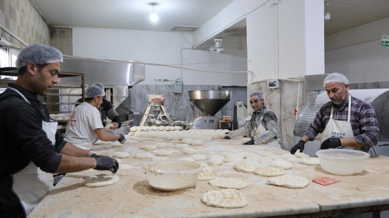 Sahurdan İftara ''Pide'' Mesaisi