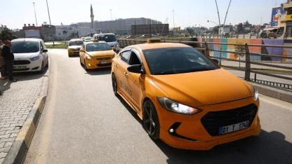 Taksicilerden Korsan Taksi Eylemi