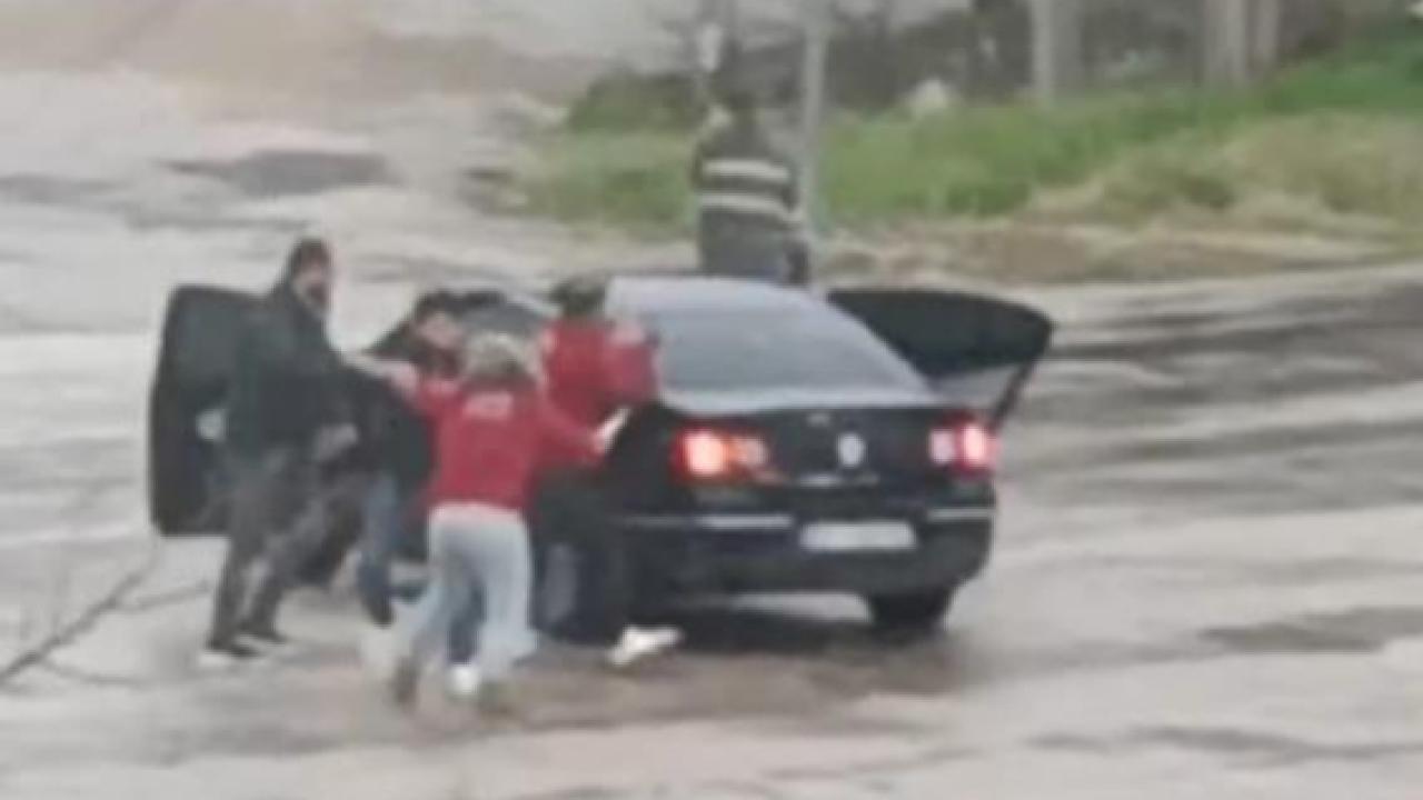 Trafikte Kavga:Sopayla Saldırdı