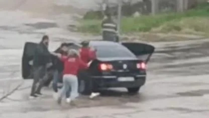 Trafikte Kavga:Sopayla Saldırdı