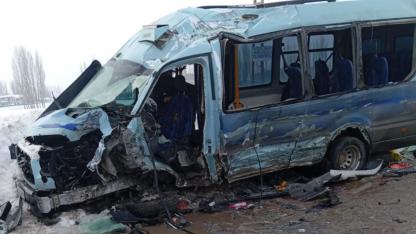 Yolcu Minibüsü Otobüsle Çarpıştı:Çok Sayıda Yaralı Var