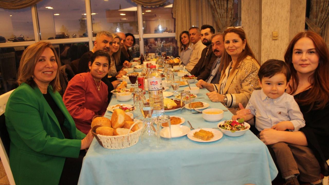 Adana’da Kozan Kültür Derneği’nden Görkemli İftar Programı