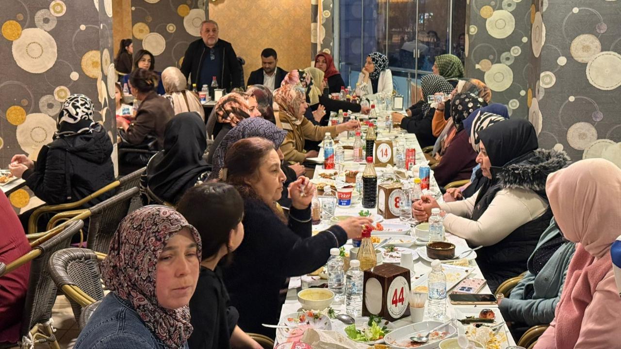 AK Parti Yüreğir’de Kadın Kollarının Anlamlı İftar Buluşması