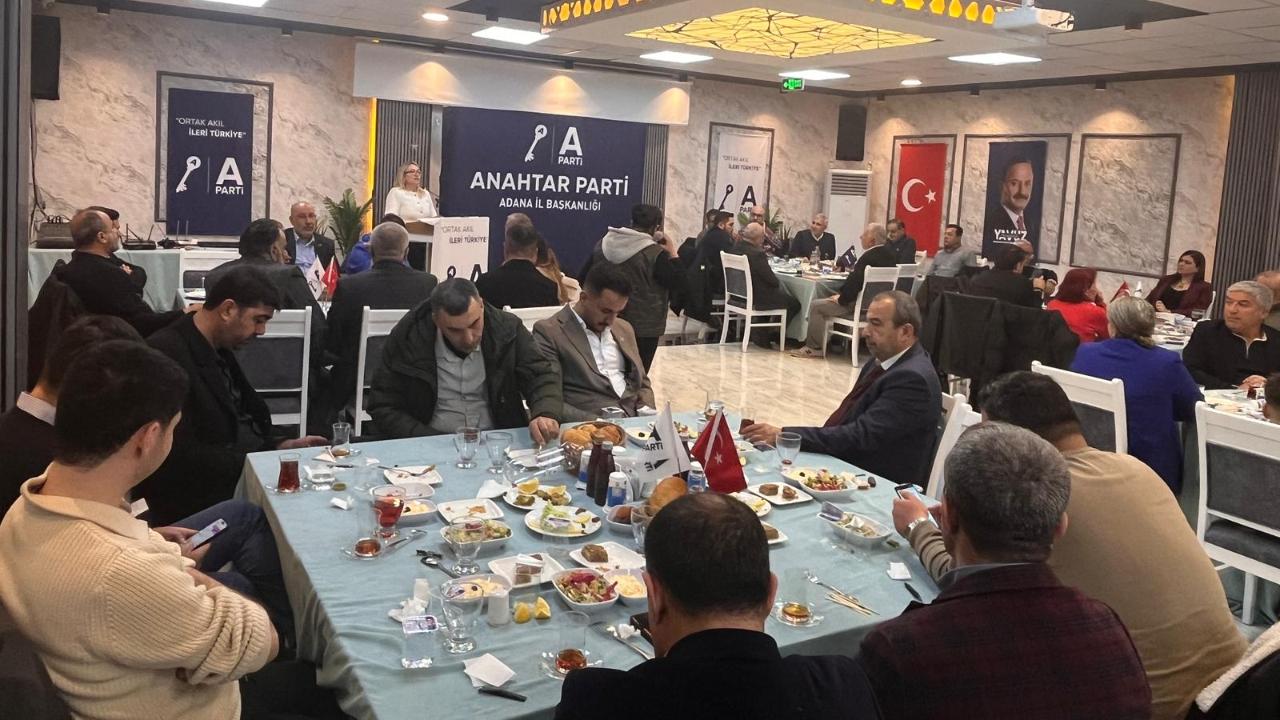 Anahtar Parti Adana İl Teşkilatı’ndan Anlamlı Aile İftarı