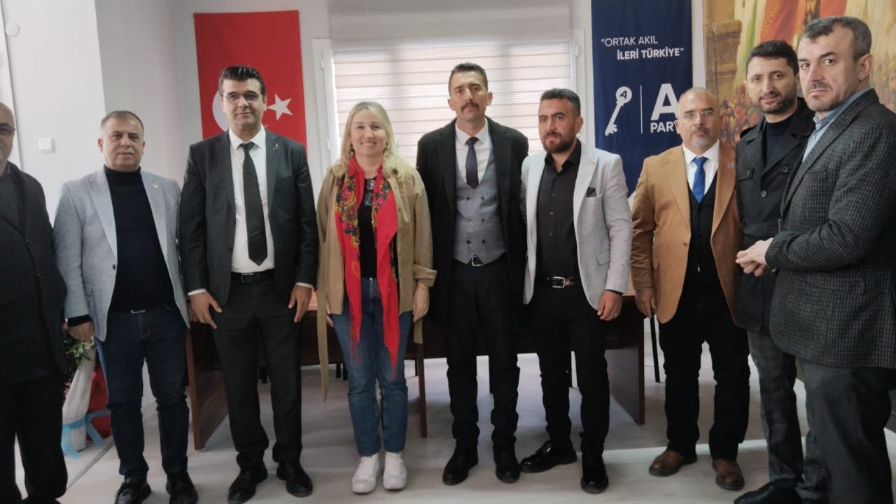 Anahtar Parti Feke’de Kongre Heyecanı:Halil Kızılyer Seçilmiş Başkan Oldu