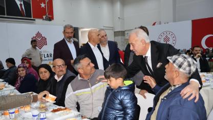 Başkan Kanlı, İftarda Vatandaşlarla Bir Araya Geldi