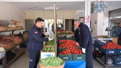 Ceyhan Belediyesi’nden Manavlara Sıkı Denetim