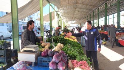 Ceyhan Belediyesi’nden Pazar Yerlerinde Denetim